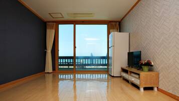 Family Room | Living area | Flat-screen TV