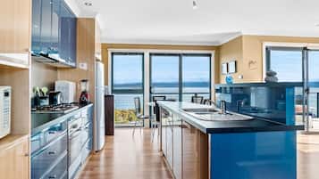 House | Private kitchen | Full-size fridge, microwave, oven, stovetop
