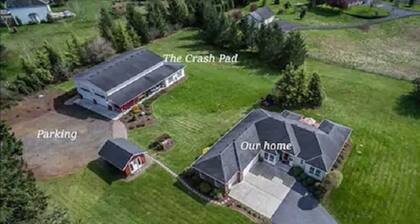 The Crash Pad, A private 1 bedroom, 1 bath 1200 sq ft apartment.