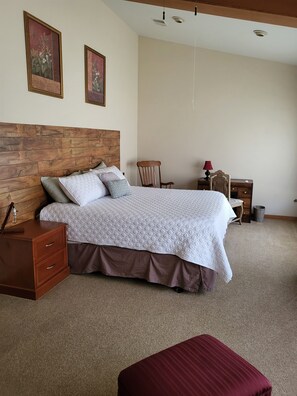 1 Schlafzimmer, Schreibtisch, Bügeleisen/Bügelbrett, Reisekinderbett