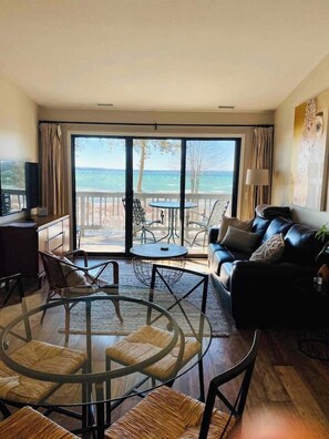 TV, musikkbibliotek og filmbibliotek