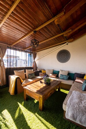 TV, video games - Modern Rooftop Penthouse (Timișoara)