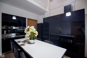 Fridge, microwave, oven, stovetop - Modern Rooftop Penthouse (Timișoara)