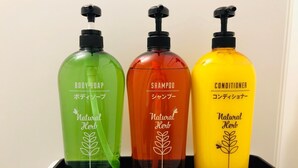 Chuveiro/banheira combinados, banheira de imersão, secador de cabelo 