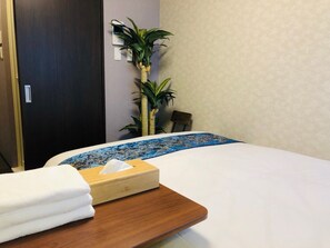 Basic Double Room, 1 Double Bed | Blackout curtains - Guest House One More Heart Nijo 2 (Kyoto)