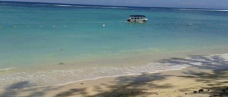 Una spiaggia nelle vicinanze