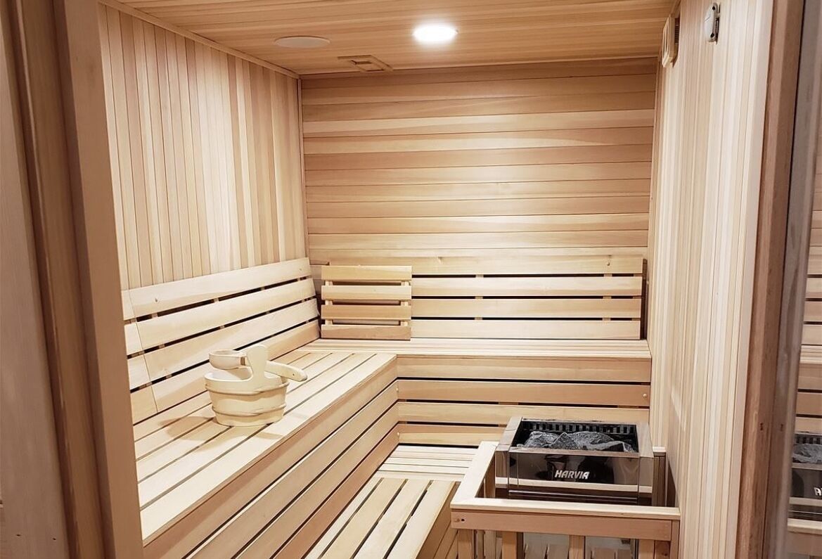 Couples treatment room(s), sauna, hot tub, steam room, body treatments