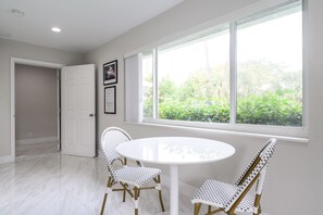 Dining - Hot Spa - Super Clean - 8 M Drive to Beach, Restaurants, Nightlife (Lighthouse Point)