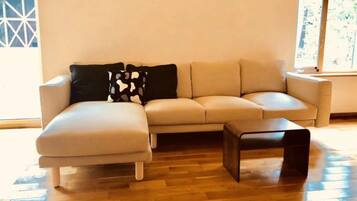 Vila Comfort | Ruang keluarga | TV layar datar