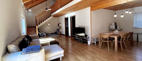 Comfort Villa | Living area | Flat-screen TV