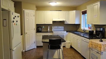 冰箱、微波炉、烤箱、炉灶