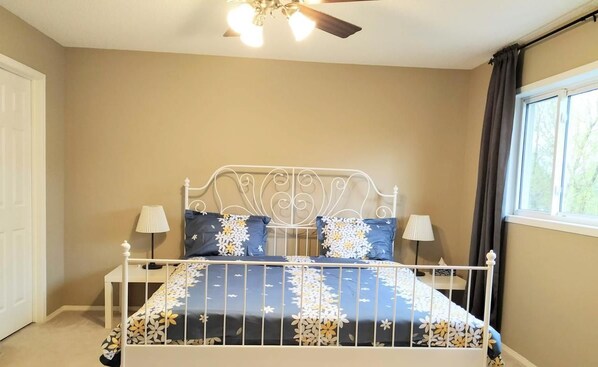 Classic Studio Suite | Premium bedding, Select Comfort beds, individually decorated - Brother Li Homestay (Calgary)