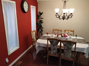 Living area - Brother Li Homestay (Calgary)