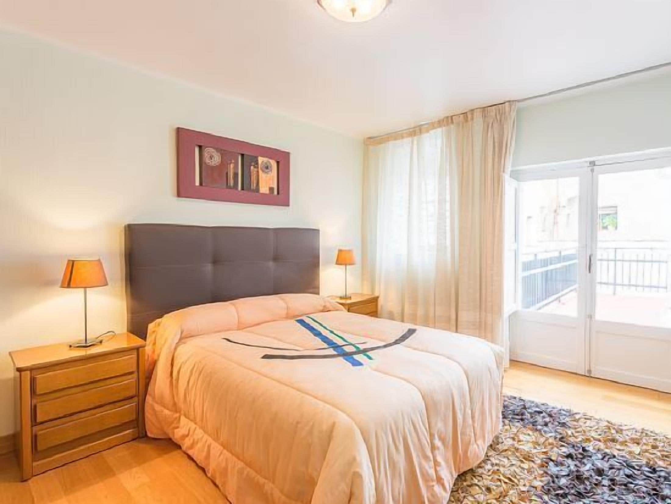 4 عدّة غرف نوم ومكواة/لوح كي وواي فاي مجانًا وملاءات أسرّة