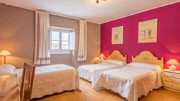4 habitaciones, tabla de planchar con plancha y wifi gratis