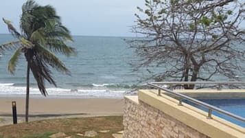 Beach nearby, sun-loungers, beach towels