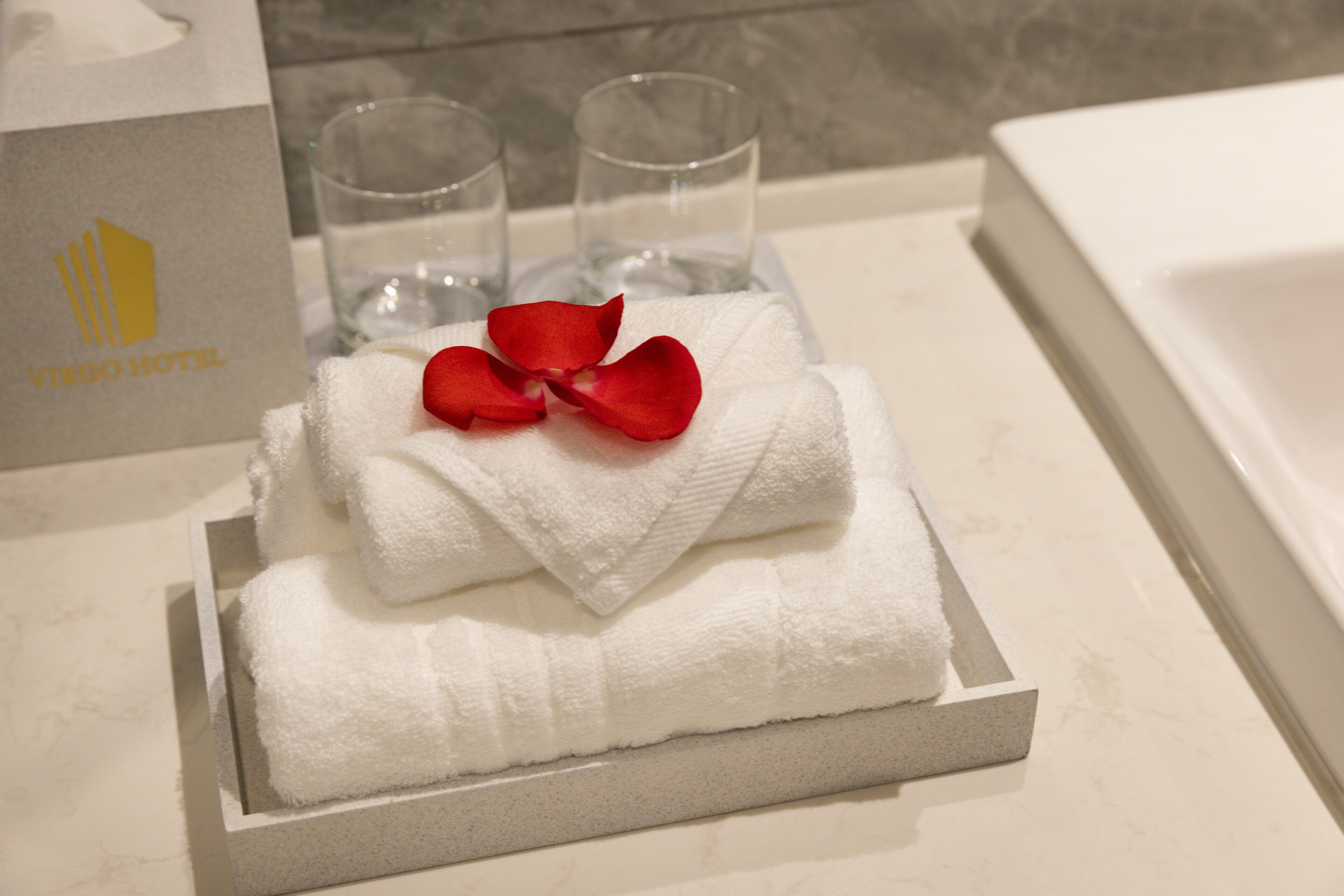 shower, rainfall showerhead, free toiletries, hair dryer