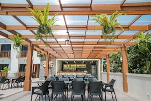 Bar (on property) - Residencia du Basco (Basco)