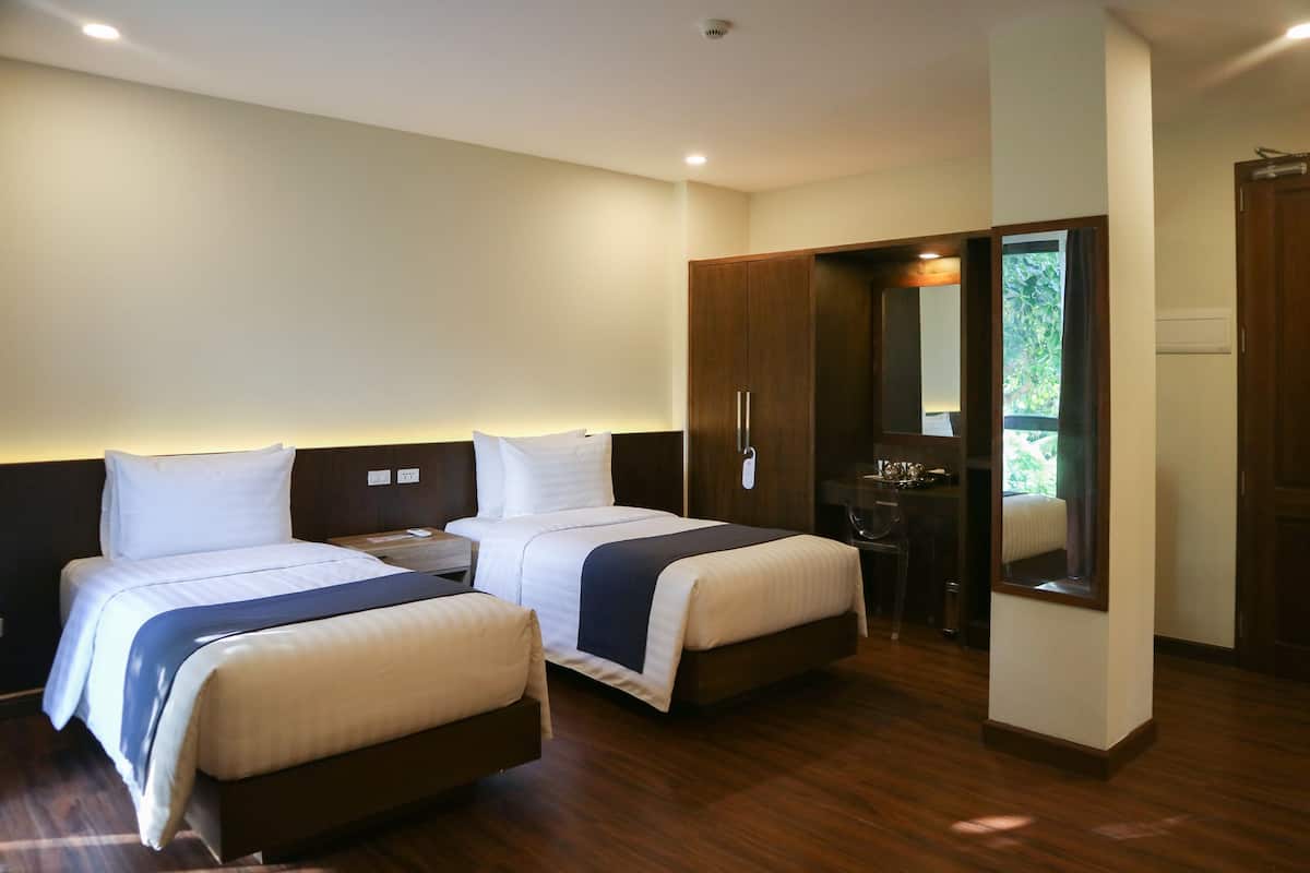 Suite, 2 camere da letto | Minibar, una cassaforte in camera, una scrivania, ferro/asse da stiro