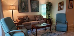 Smart TV, DVD player, books, music library - Escape to Paradise at Beautiful Maui Kam In South Maui! (Kihei)