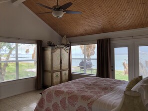 3 slaapkamers, een bureau, een strijkplank/strijkijzer, gratis wifi