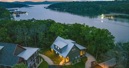 Cabin #7 Table Rock Lake WATER FRONT Oasis Retreat, Sleeps 10!