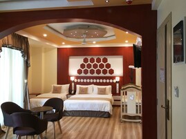 Μίνι μπαρ, χρηματοκιβώτιο στο δωμάτιο, γραφείο, ηχομόνωση 