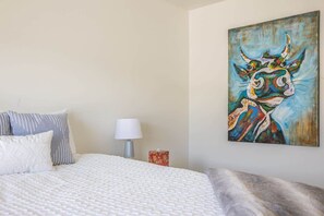 4 soverom, memory foam-senger, strykejern/-brett og wi-fi