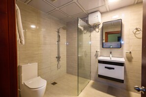 Shower, rainfall showerhead, free toiletries, hair dryer - Saveira Colombo (Colombo)