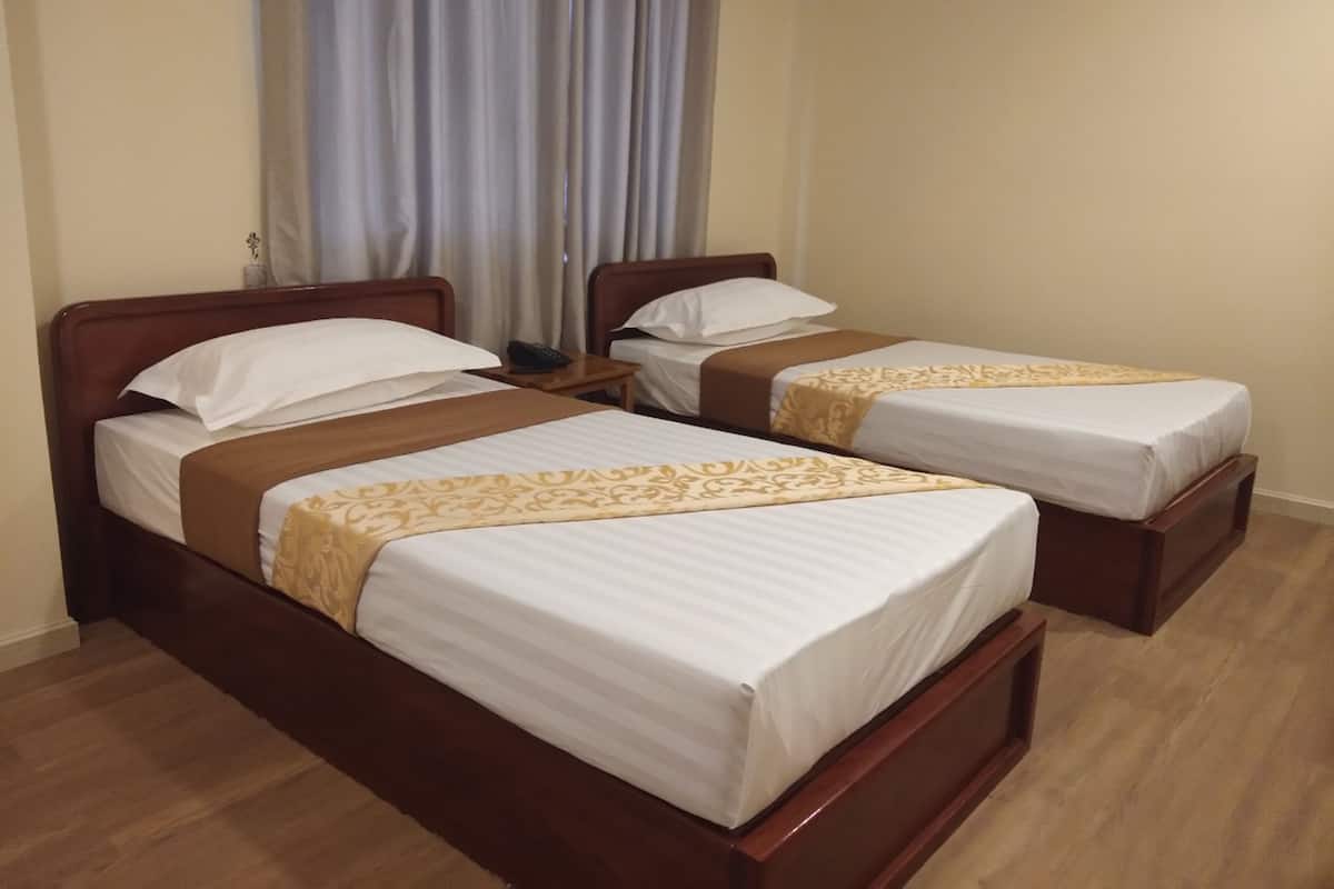 Superior Twin Room | Minibar, in-room safe, desk, soundproofing