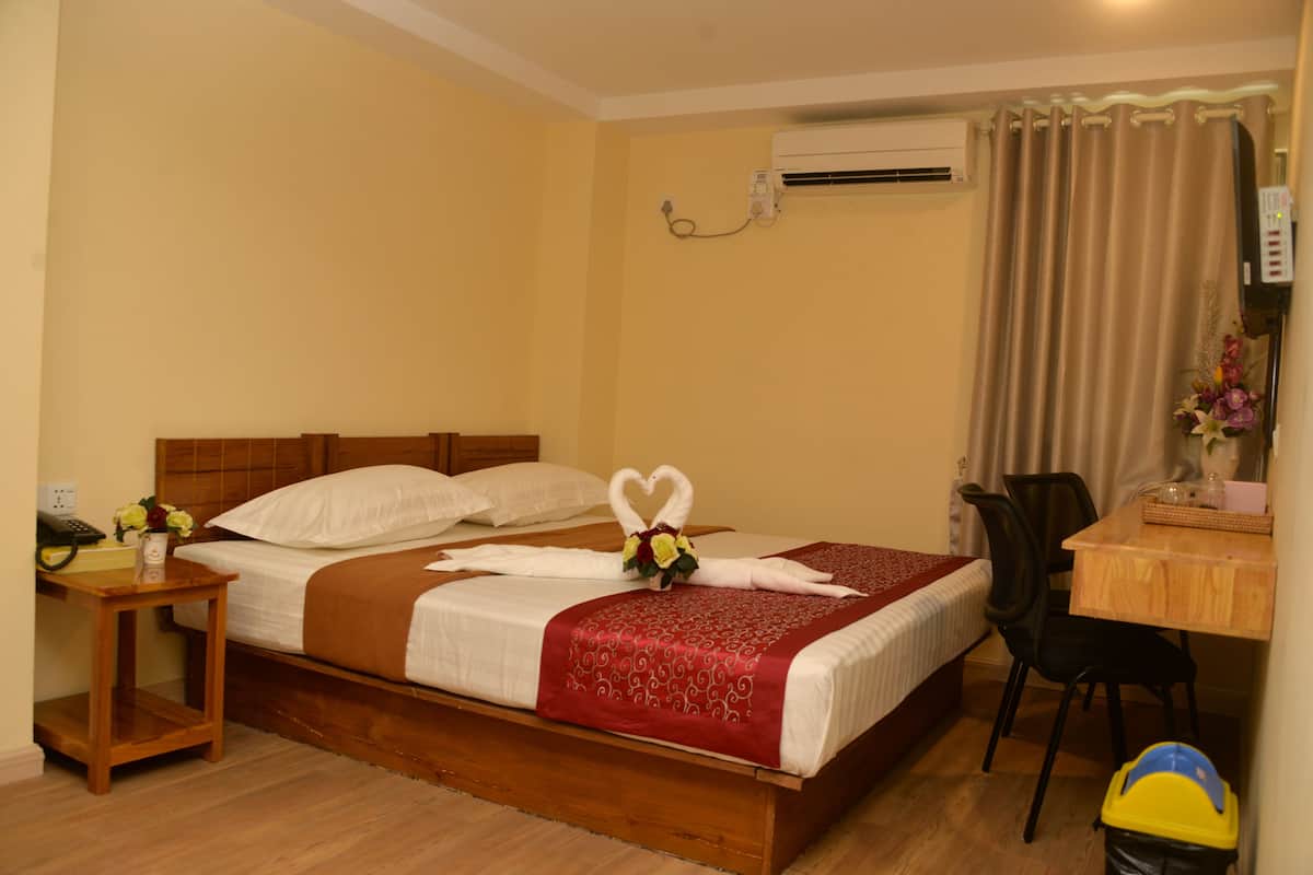 Superior Double Room | Minibar, in-room safe, desk, soundproofing