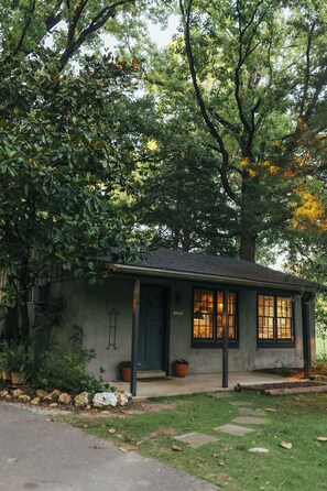 Exterior - The Cottage - 2 miles to I-65 (Montevallo)