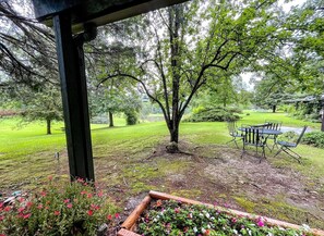 Outdoor dining - The Cottage - 2 miles to I-65 (Montevallo)