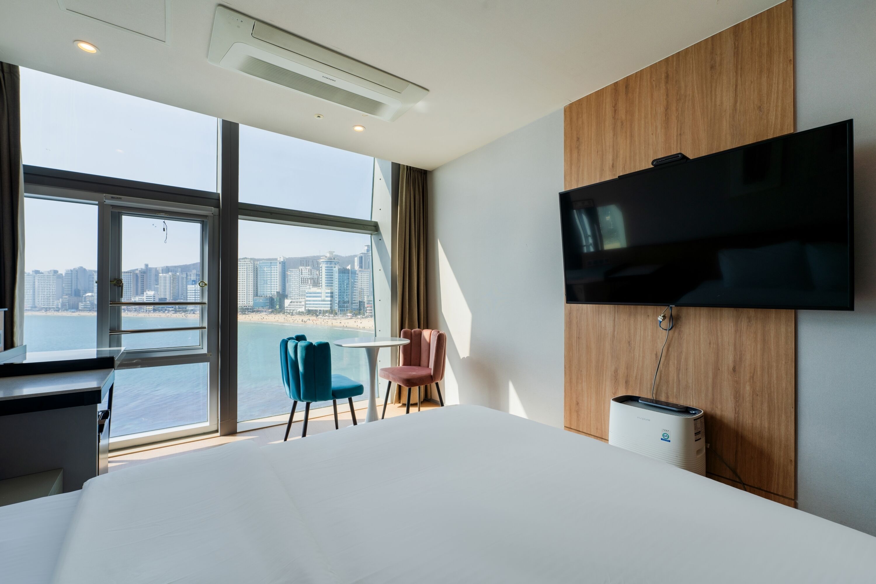 ocean deluxe double(ocean view) | individually decorated, individually furnished, desk, laptop workspace