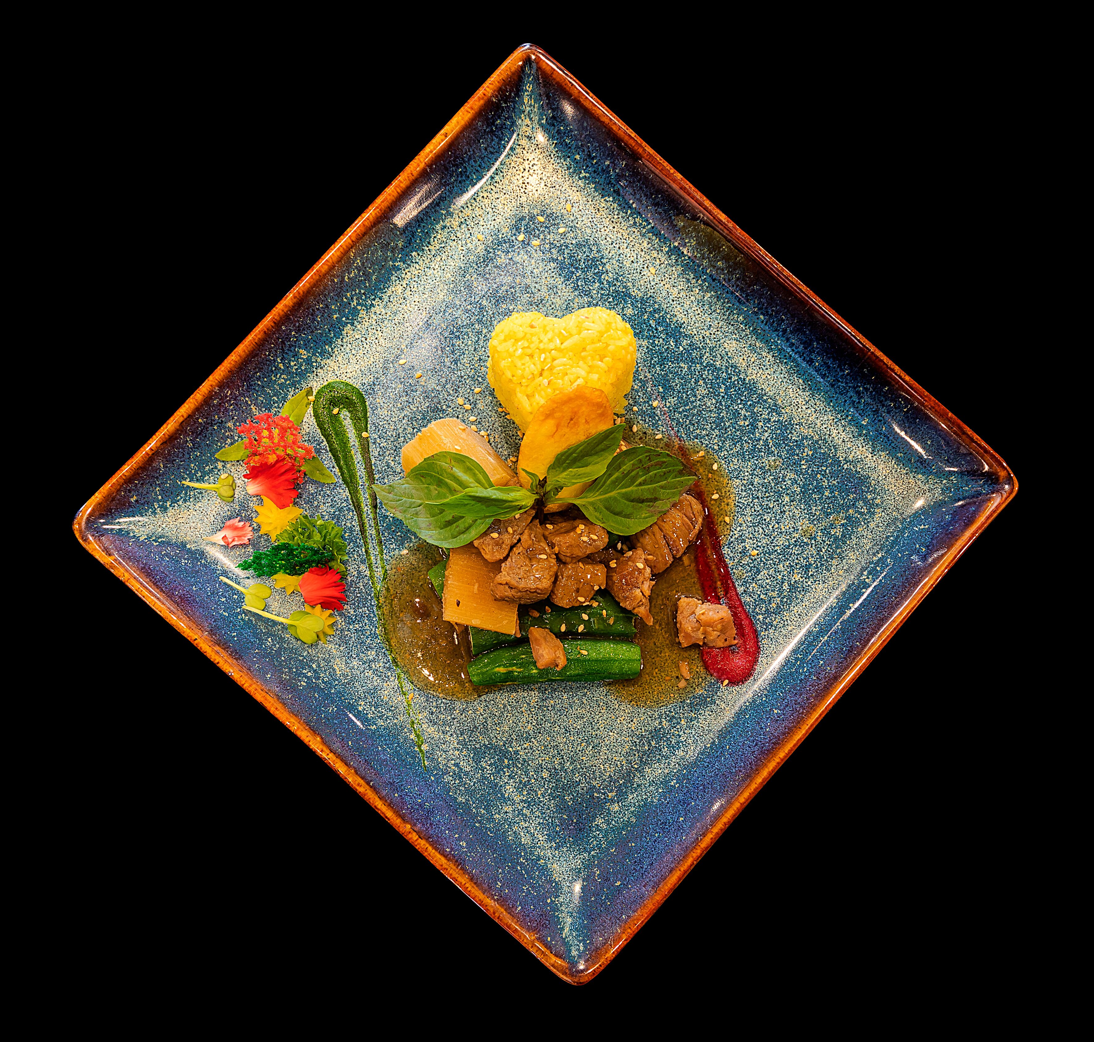 A square plate with a blue speckled pattern and a wooden rim.