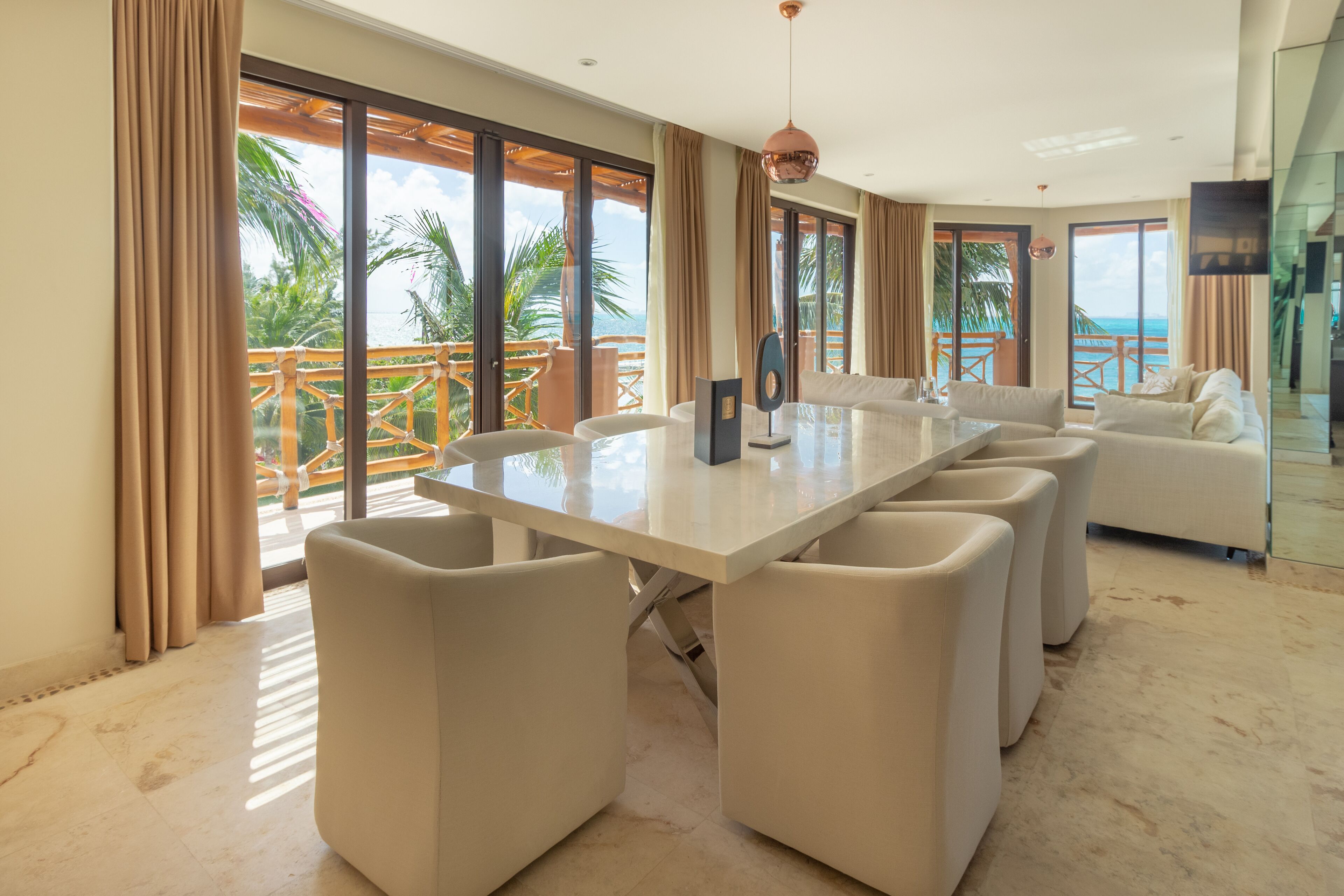 Belo Presidential Suite 1 King Bed Ocean View | Dining room