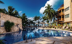 2 outdoor pools, sun loungers