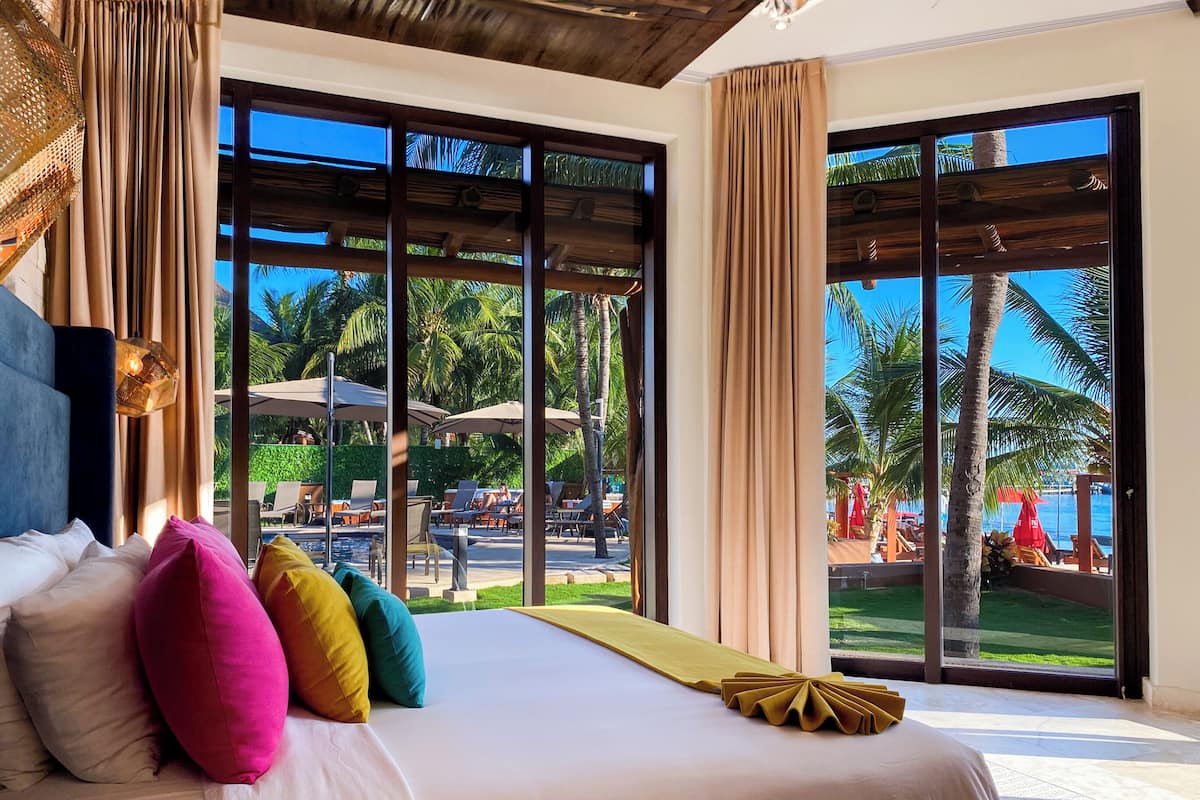 Ocean Front Villa 1 King and 2 Double Beds up to 4 adults included | 1 bedroom, Egyptian cotton sheets, premium bedding, minibar