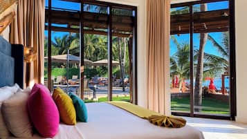 Ocean Front Villa 1 King and 2 Double Beds up to 4 adults included | 1 chambre, draps en coton égyptien, literie de qualité supérieure