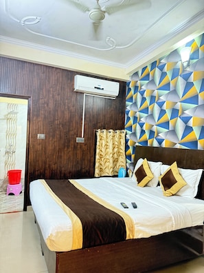 Superior Room | Desk, cribs/infant beds, free WiFi