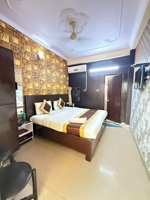 Premium Room | Desk, cribs/infant beds, free WiFi