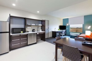 Full-sized fridge, microwave, dishwasher, coffee/tea maker - Home2 Suites by Hilton Abilene (Abilene)
