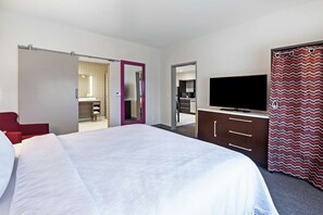 Premium bedding, desk, laptop workspace, blackout curtains - Home2 Suites by Hilton Abilene (Abilene)