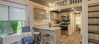 Little Red Roof, a tiny house in the GA mountains!