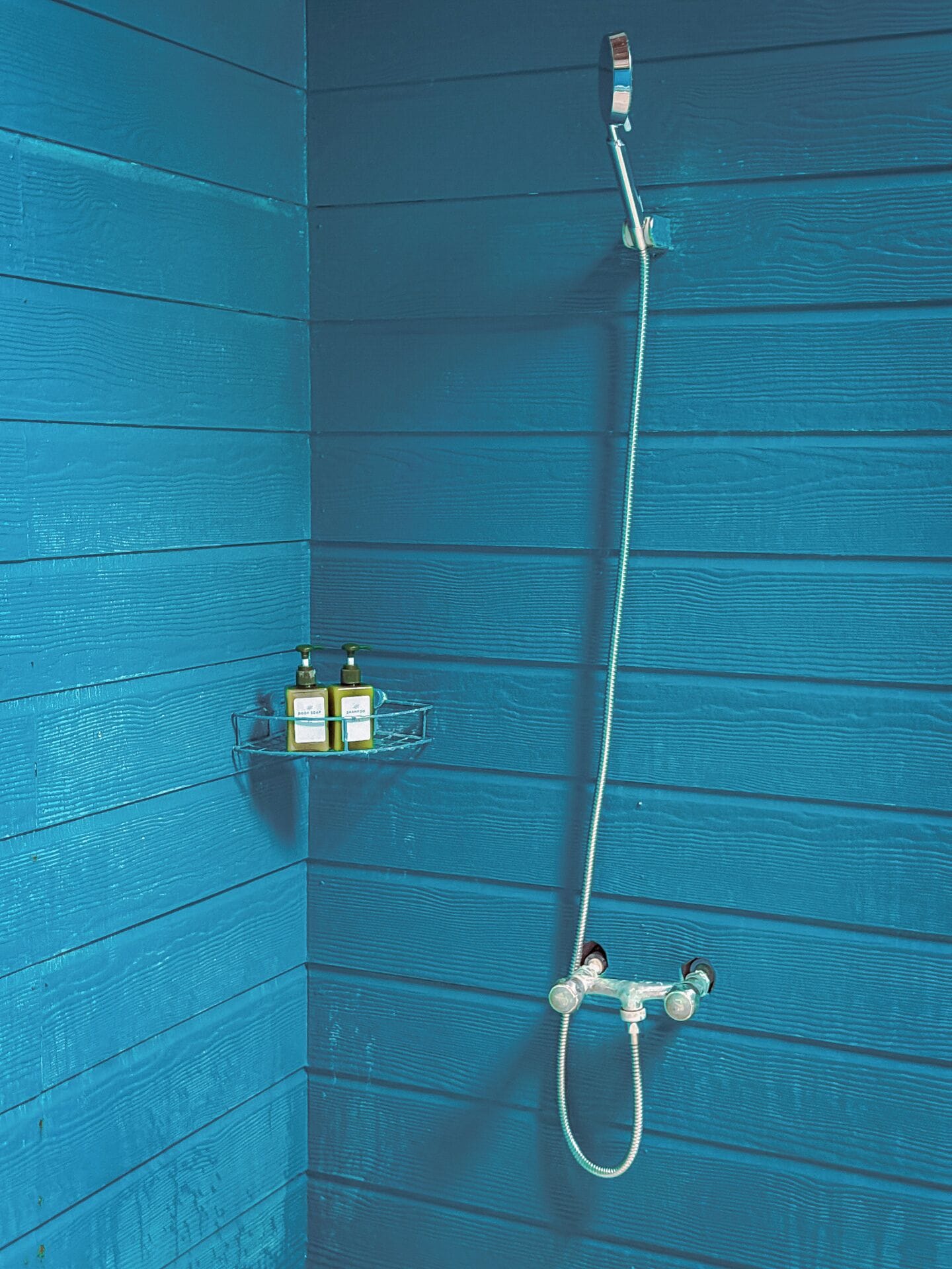 Garden View | Bathroom | Shower, hair dryer, towels, soap