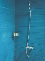 Ducha, secador de pelo, toallas, jabón