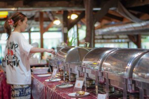 Desayuno completo diario (THB 250 por persona)