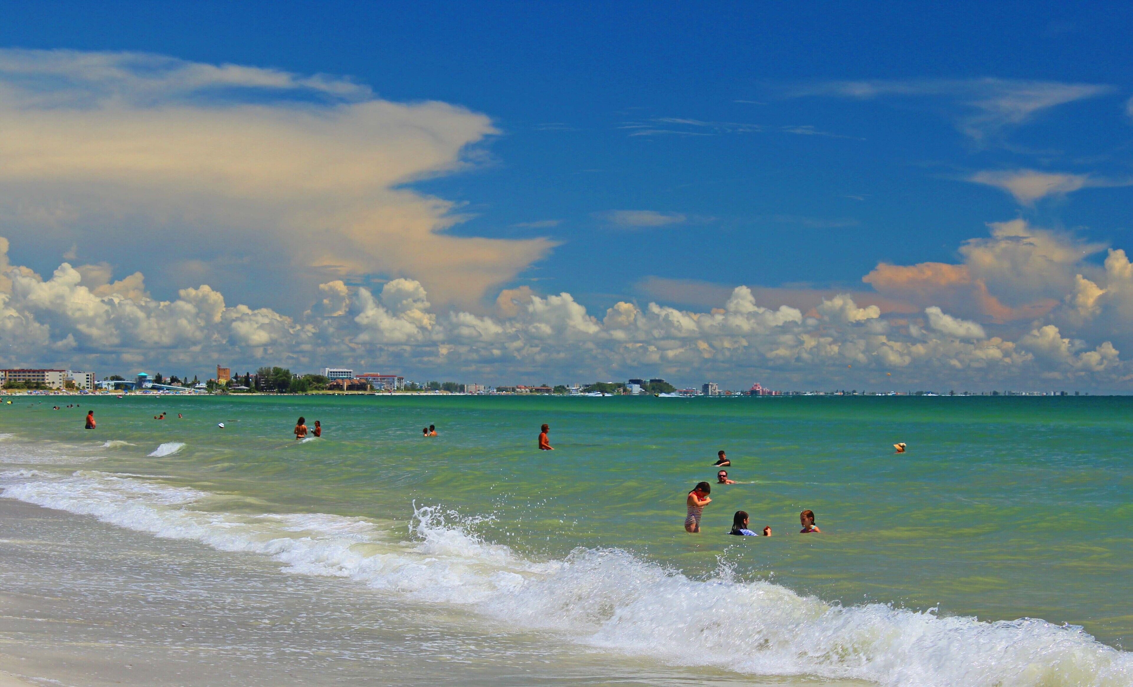 沙滩椅、沙滩毛巾