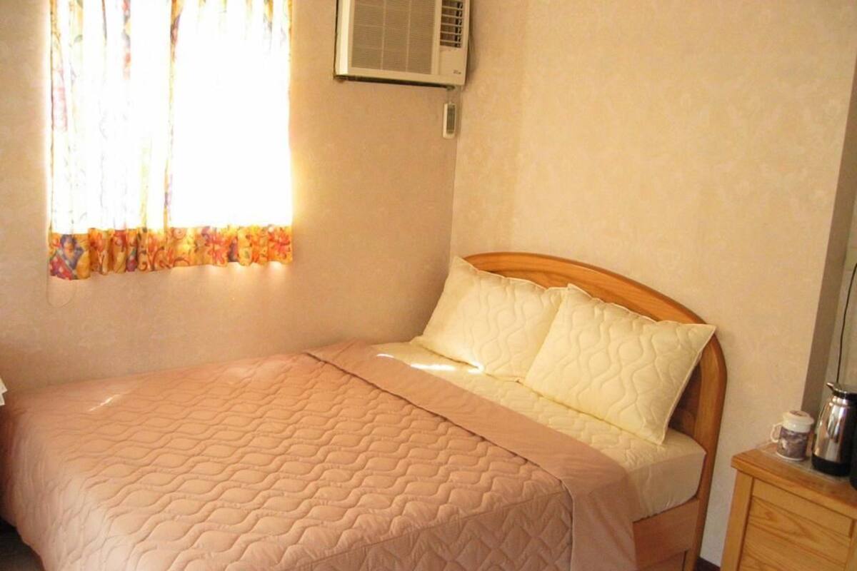 Escrivaninha, Wi-Fi de cortesia, roupa de cama