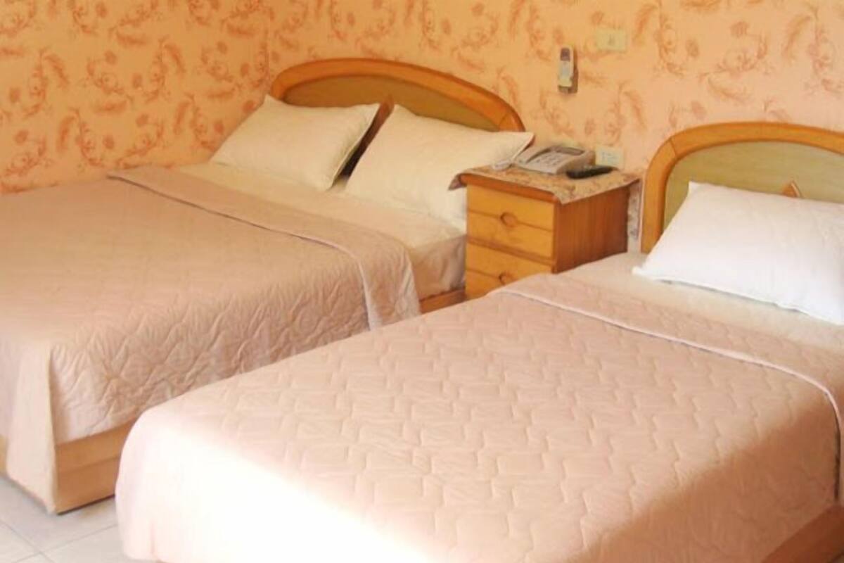 Quarto triplo | Escrivaninha, Wi-Fi de cortesia, roupa de cama